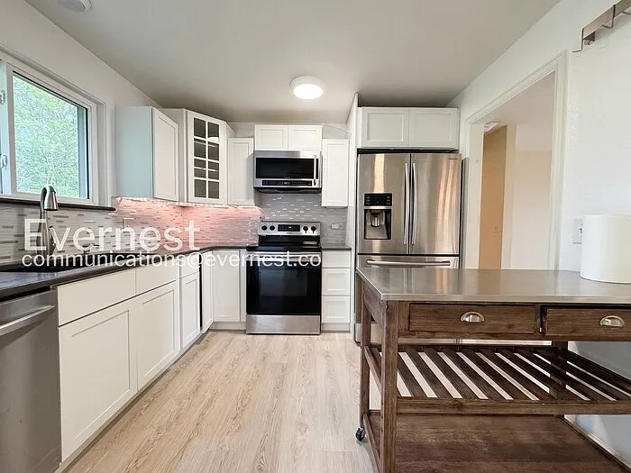 9225 Clermont Dr — Photo 2