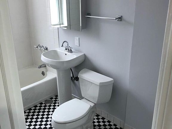 5th image of 3710 N Sheffield Ave #2