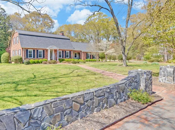 90 Tucker St, Royston, GA 30662