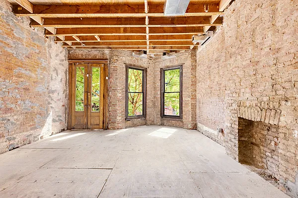 Sold by Compass | media 10