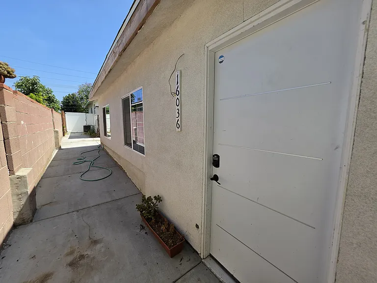 16036 San Fernando Mission Blvd — Photo 30