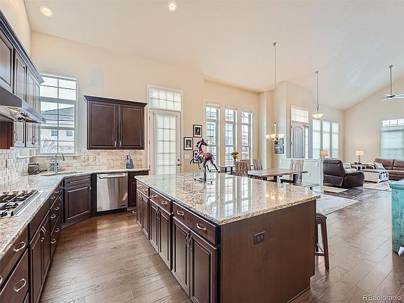 5th image of 2909 Casalon Circle