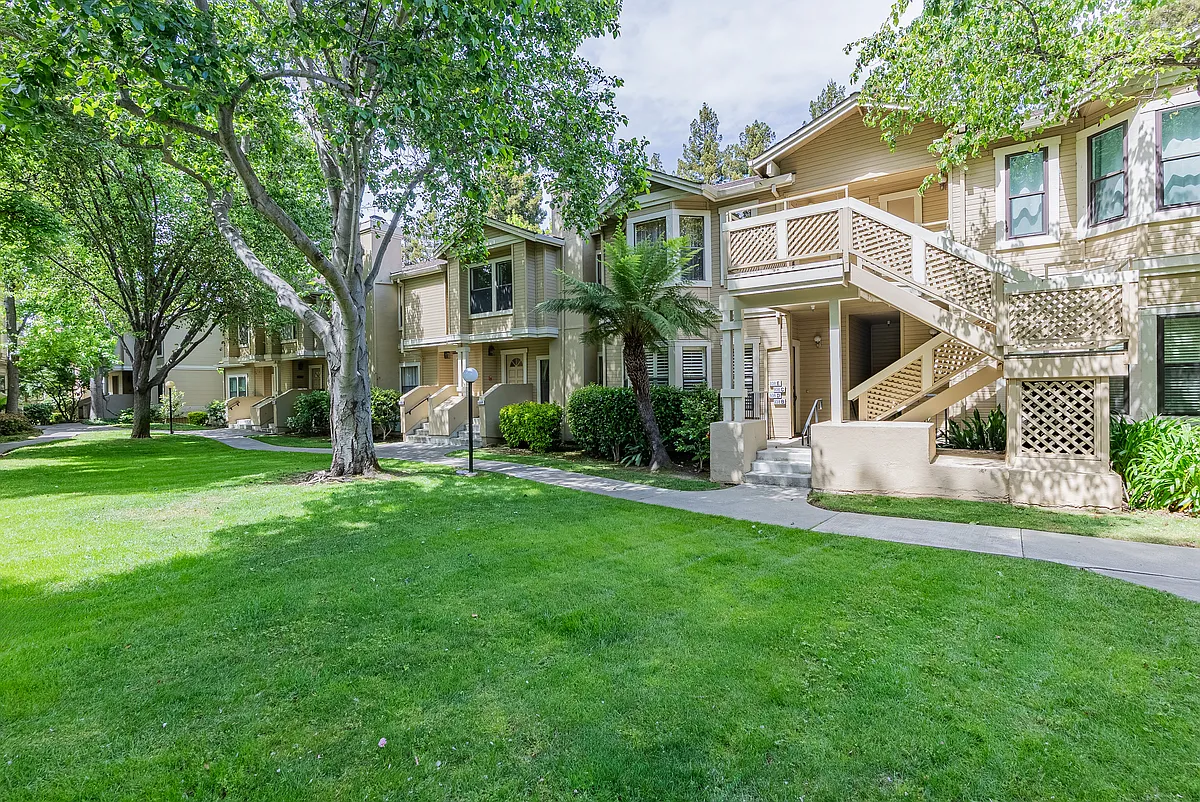 Photo 1 of 18 - 938 La Mesa Ter #E - Sunnyvale, CA Primary Photo - 938 La Mesa Ter #E
