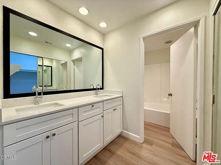 574 Island View Cir — Photo 19