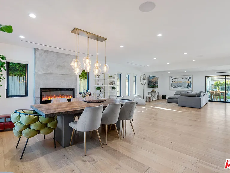 22745 Erwin St — Photo 21