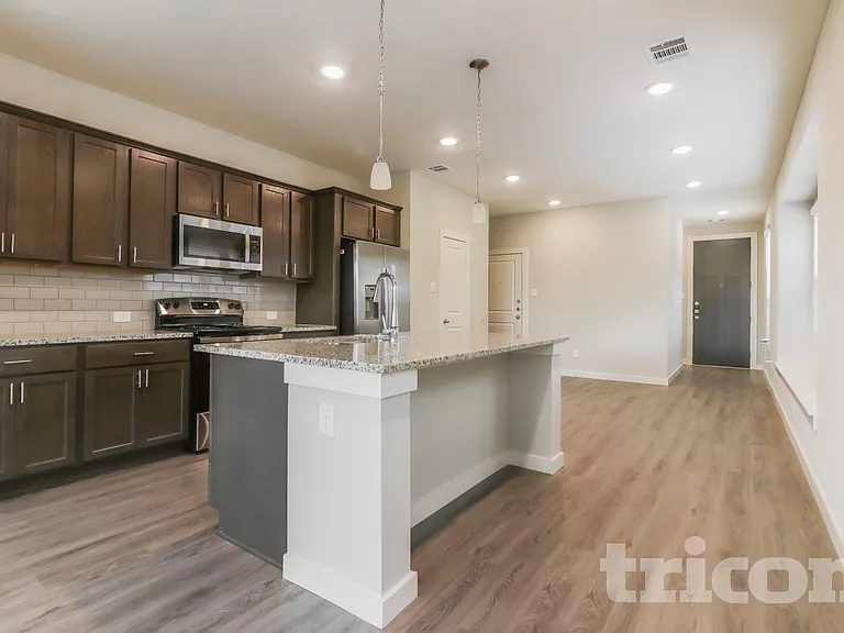 2431 Cohorn Trl — Photo 4
