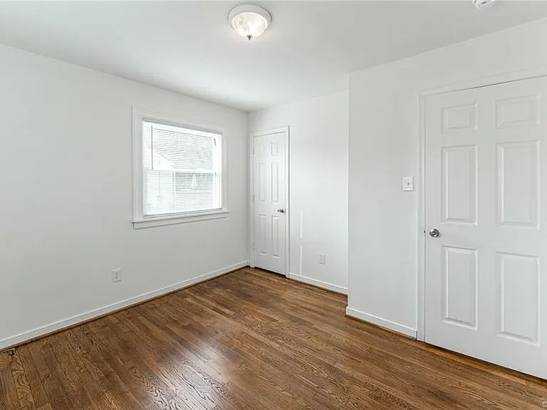 5104 Lochaven Ave — Photo 9