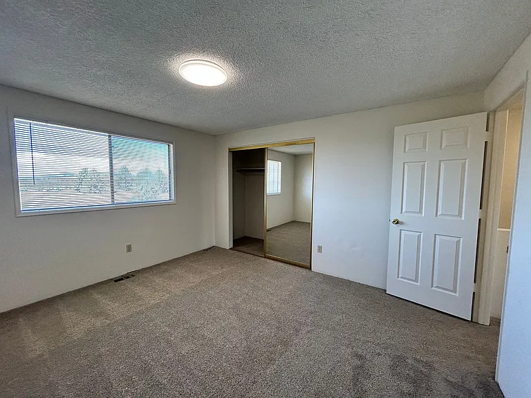 834 Homedale Rd — Photo 22