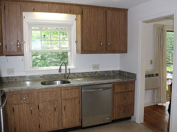 5th image of 8 Town House Dr #8