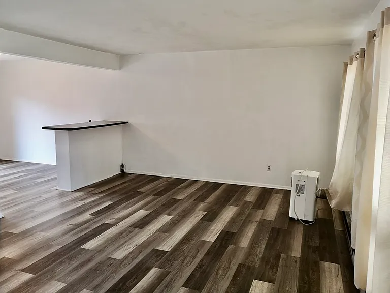 713 Southfield Ct — Photo 3