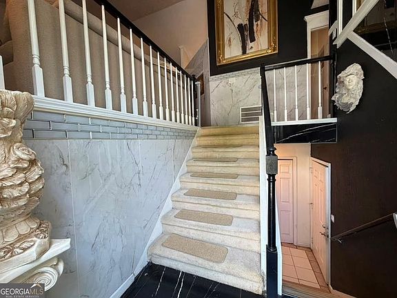 4th image of 875 Long Branch Cir