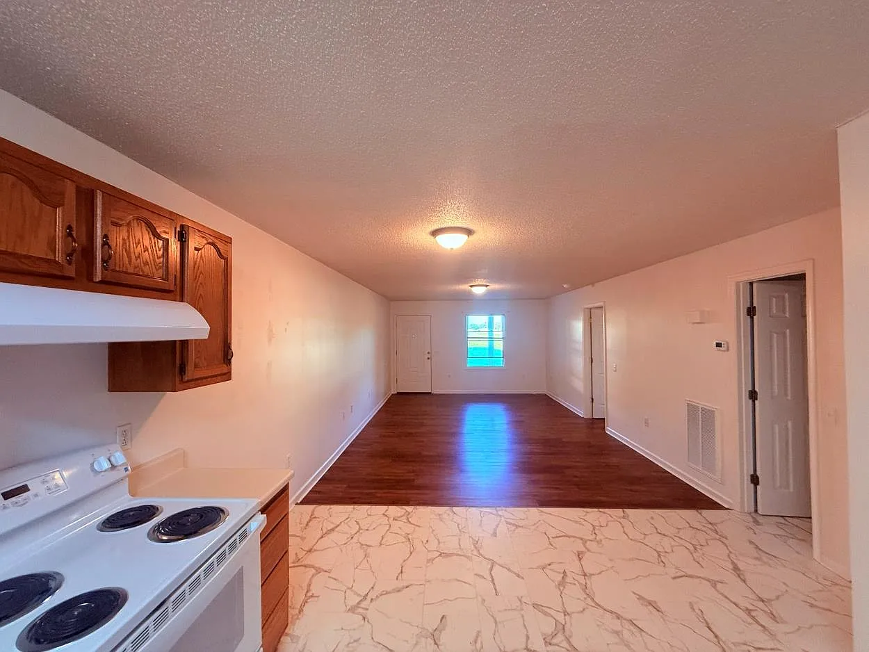 13737 Heath Bros. — Photo 3