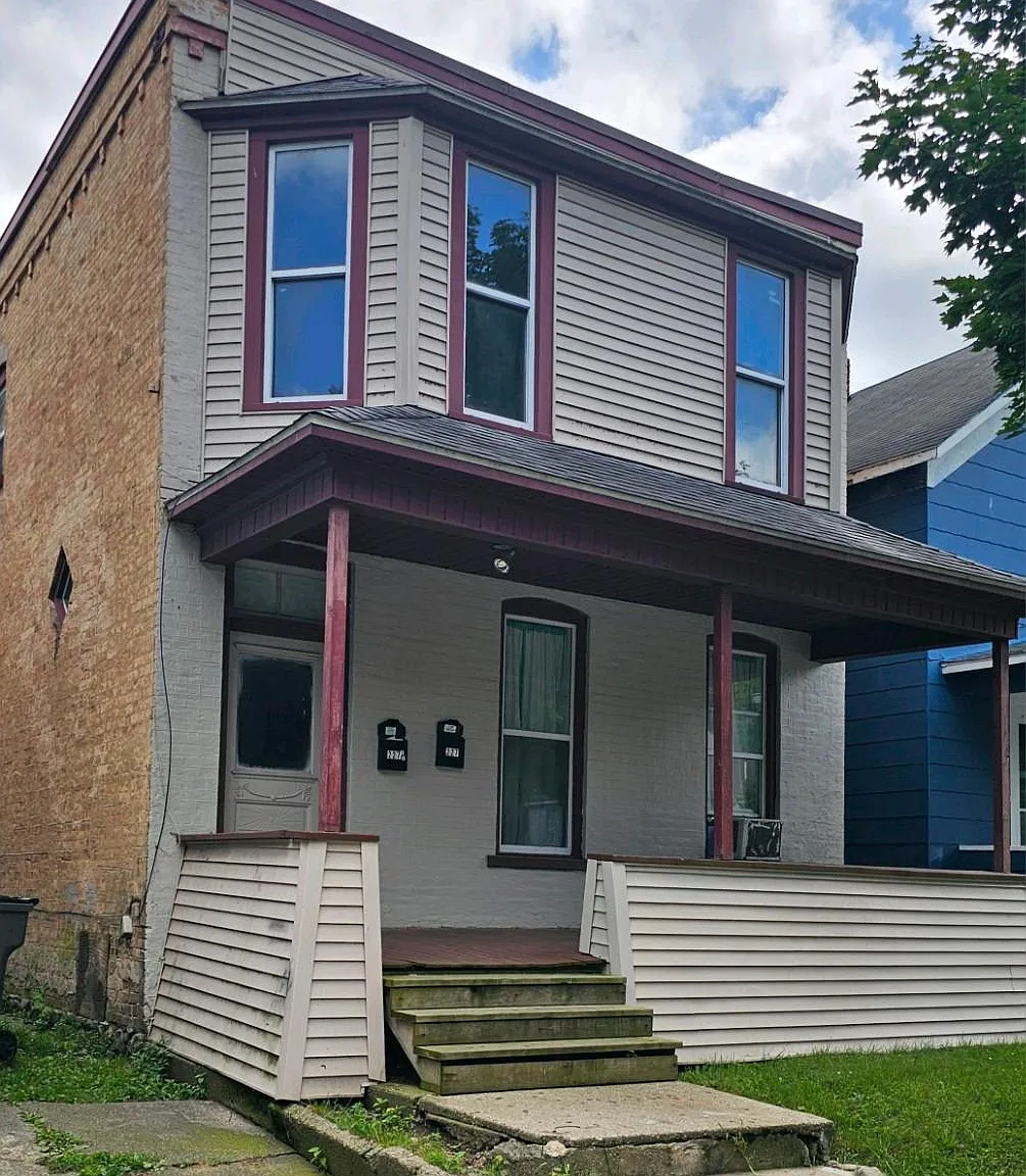 3 bed, $1,000 — Photo 1