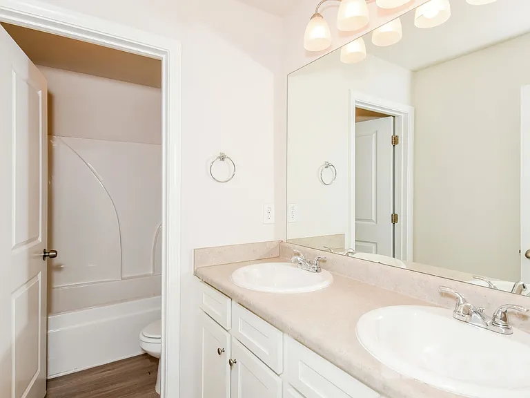 584 Ireland Ln — Photo 12