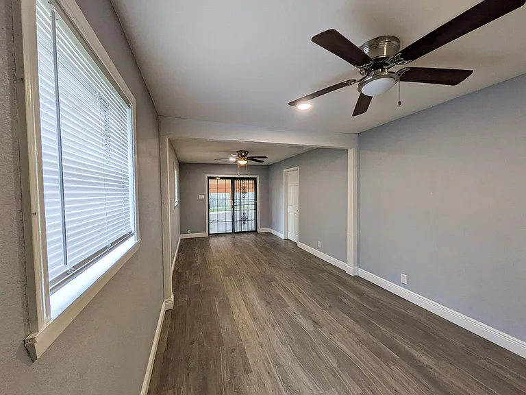 4404 Raven St — Photo 17
