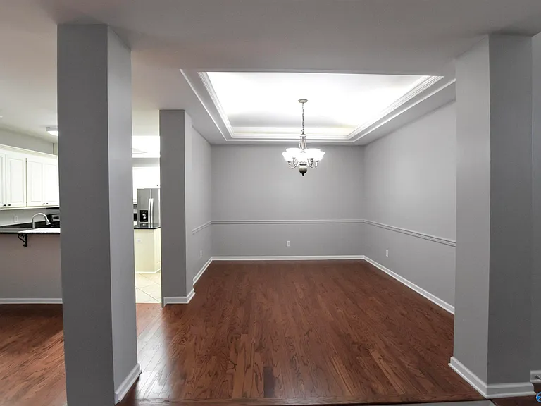 118 Canterbury Dr — Photo 8