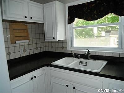 4th image of 902 Oswego St
