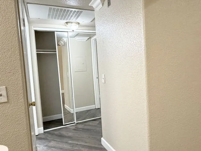 Alcantara Home Apts — Photo 76