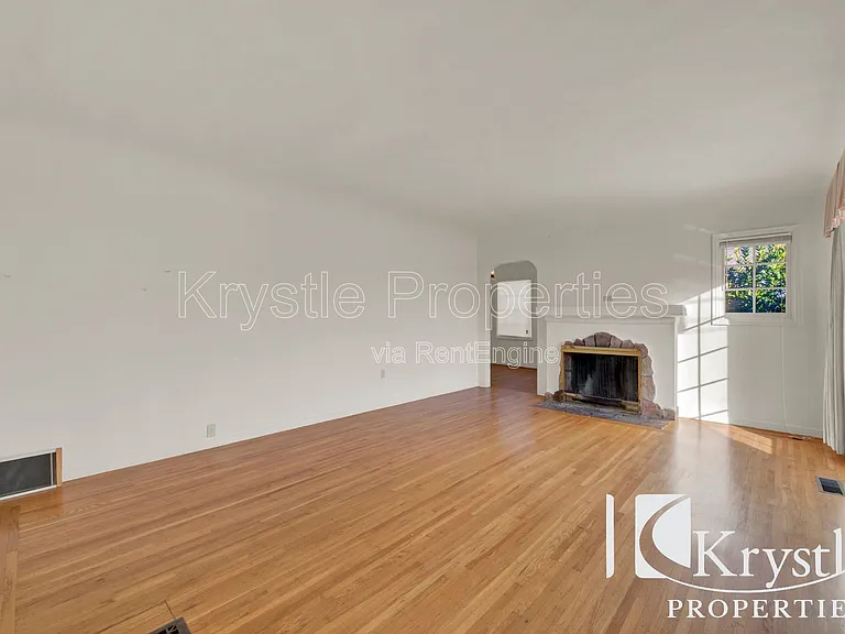 209 14th St — Photo 3