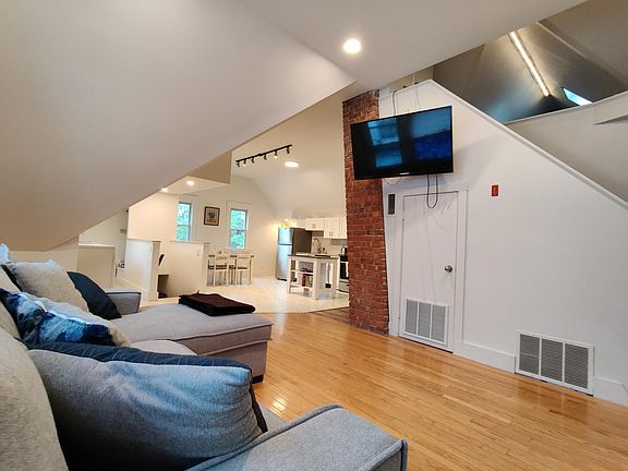 4th image of 366 Central Ave #3