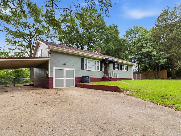 1388 Boiling Springs Rd — Photo 3