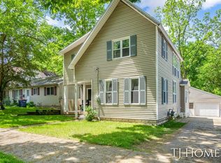 1565 Forrest Ave NE, Grand Rapids, MI 49505