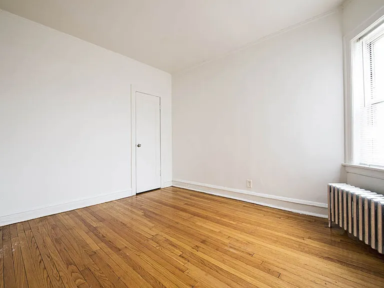 8253 S Ingleside — Photo 2