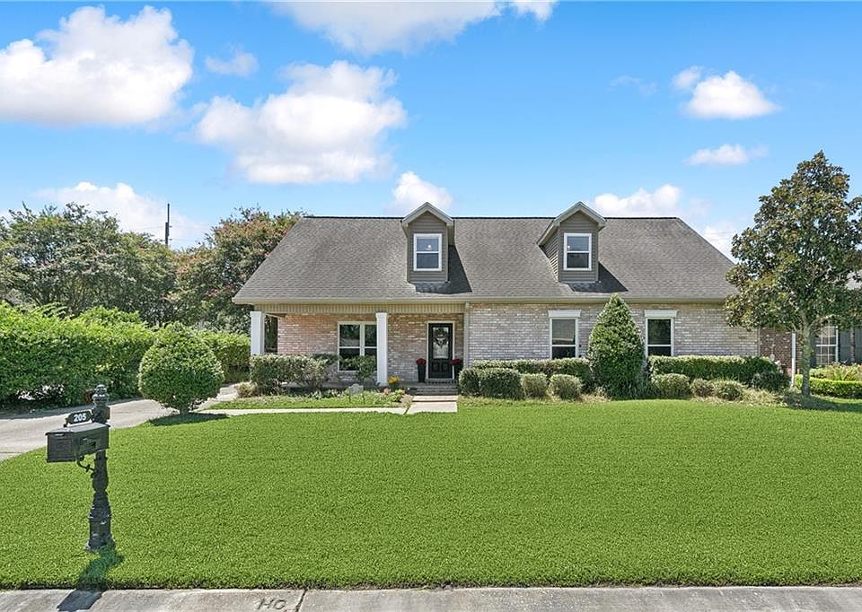 1st image of 205 Stonehaven Dr