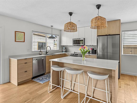 3rd image of 408 Reavie Rd