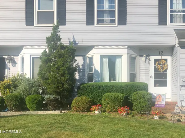 12 Carriage Lane, Englishtown, NJ 07726