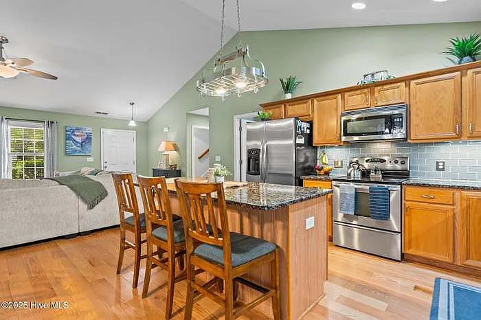 133 Graystone Rd — Photo 2