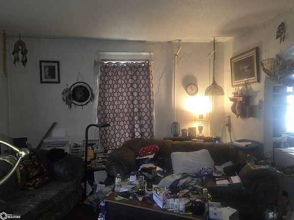 4th image of 911 A Ave E