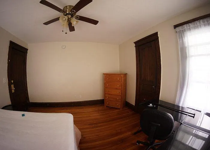 907 Genesee St — Photo 16