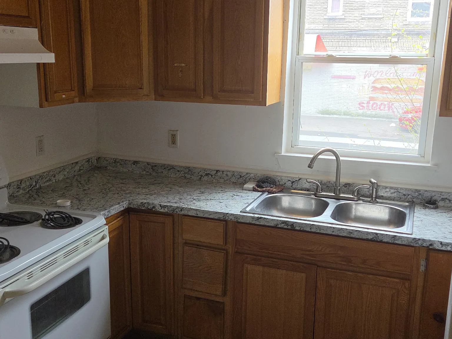 2 bed, 1050 sqft, $1,500 — Photo 2