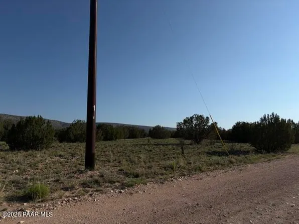 25840 W Granada Rd, Seligman, AZ 86337