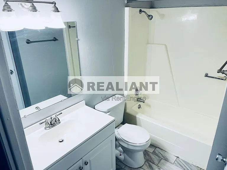 802 Amhurst Dr — Photo 6