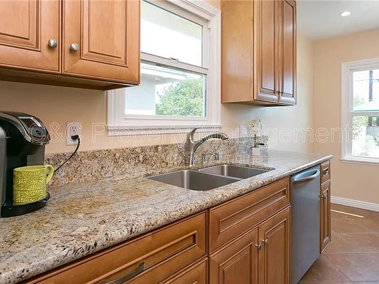 11252 Delano St — Photo 16