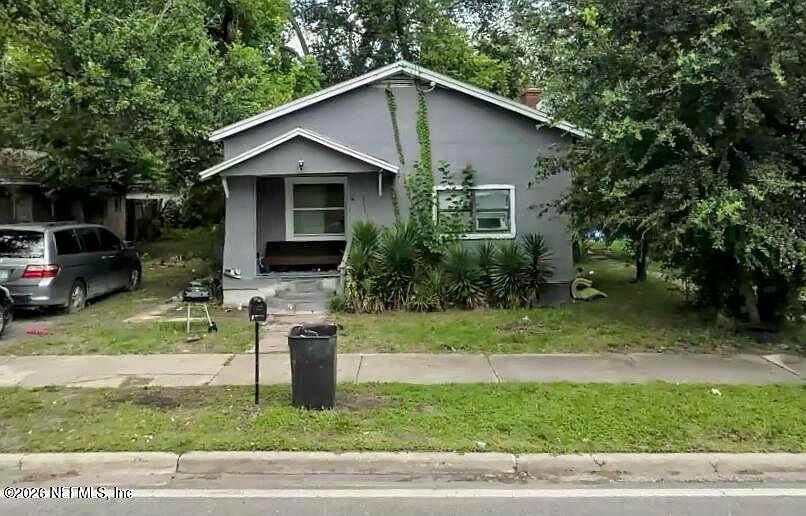 1st image of 1361 W 13TH Street