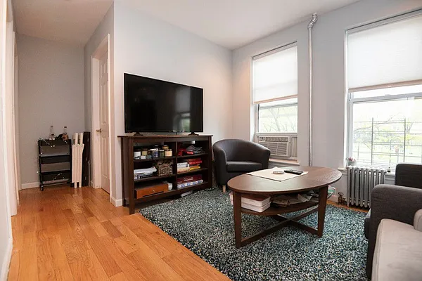 Rented by Living New York | media 11