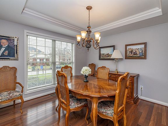 4th image of 3161 Caversham Park Ln