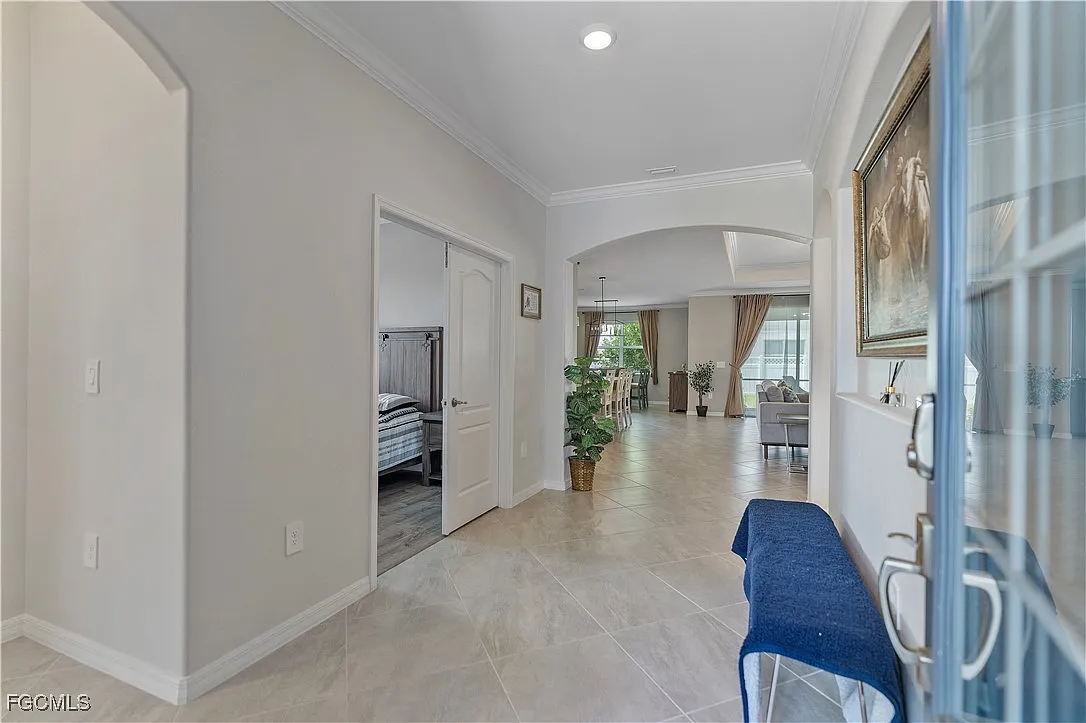 3 bed, 3.0 bath, 2464 sqft, $5,000 — Photo 4