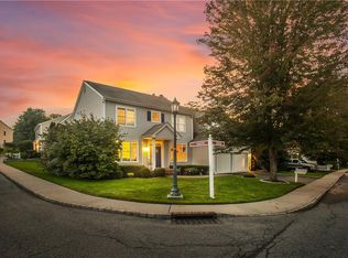 94 Reunion Rd, White Plains, NY 10603