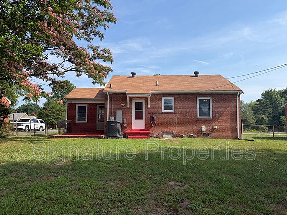 3rd image of 2411 Carlisle Ave