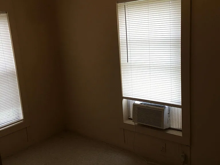 608 W Cedar St — Photo 15