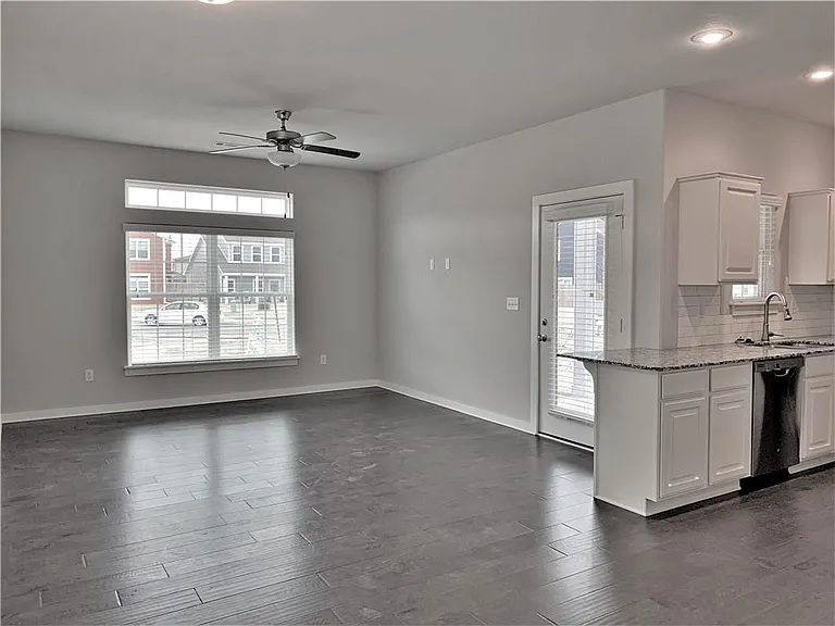3901 Peachwood Dr — Photo 2