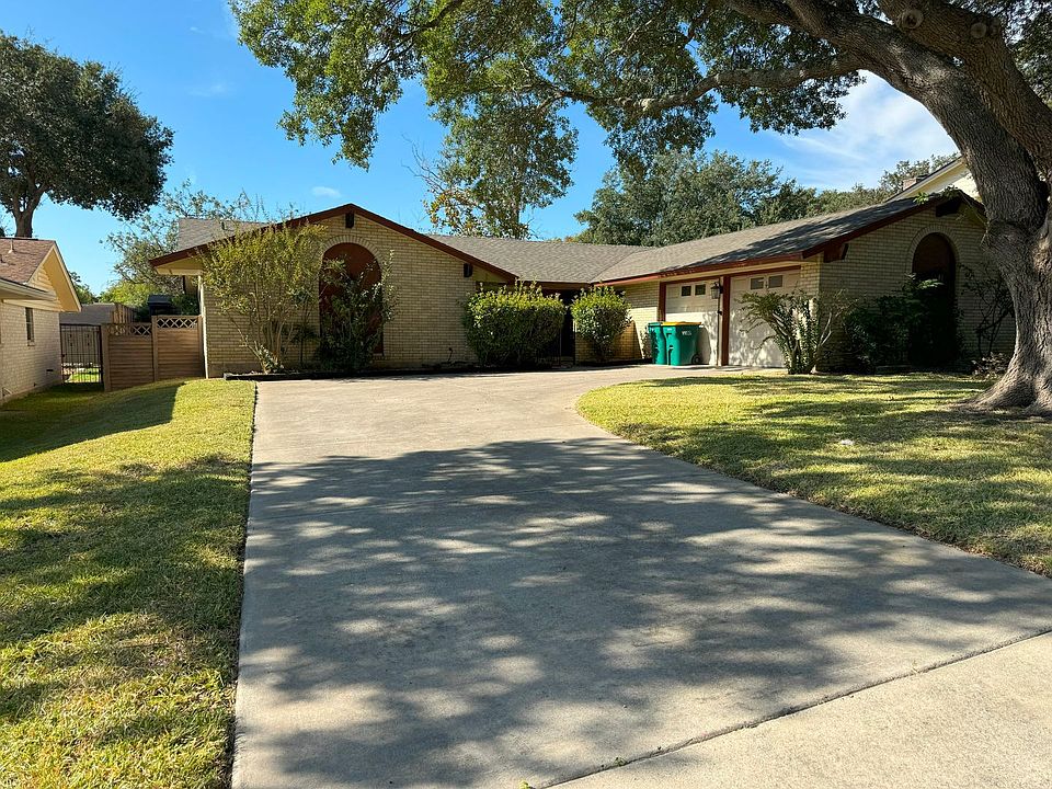 1st image of 114 Barcelona Dr