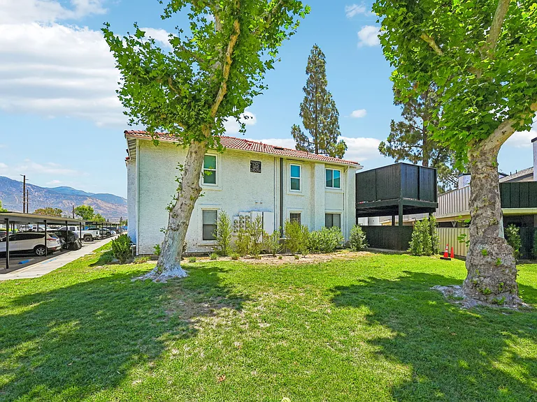 The Beverly Apartment Homes — Photo 14