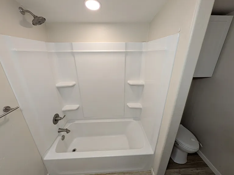 924 E Walnut St — Photo 15