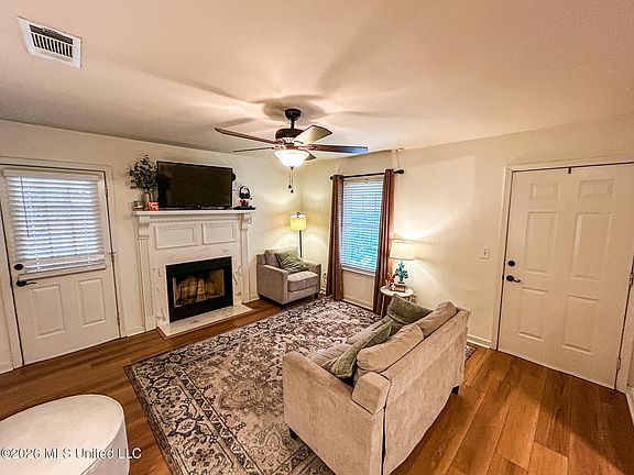 5th image of 739 Whippoorwill Dr