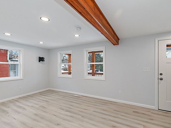 2nd image of 613 S 1st St
